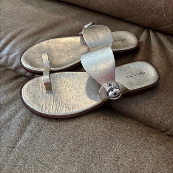 Free People Shoes - Free People Metallic Gold Sandals size 9.5